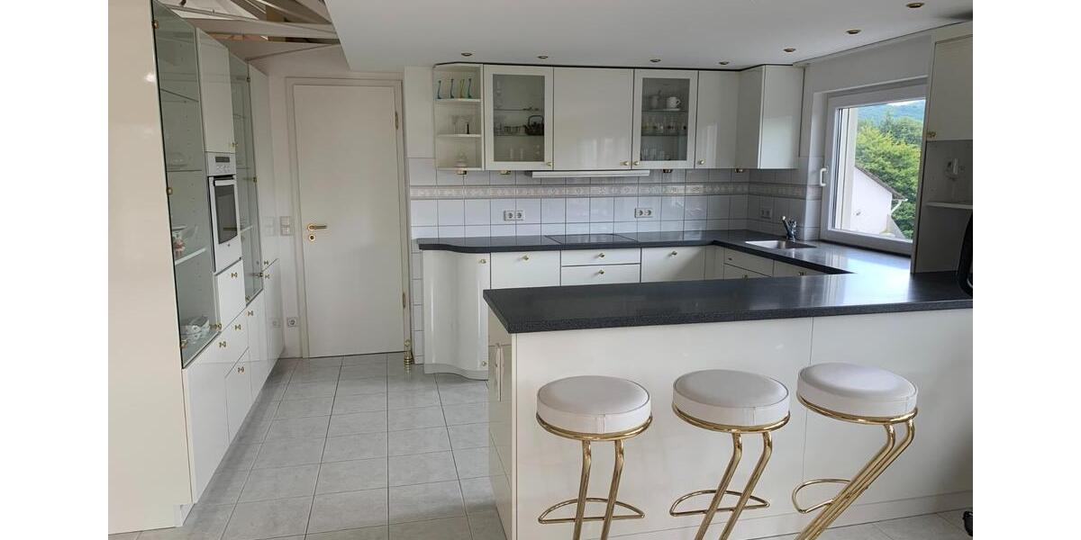 Helle, großräumige 3-Zimmer Dachgeschoss-Wohnung 3 zimmer