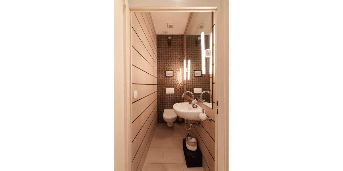 Repräsentative Büro- oder Praxisfläche mit Wintergarten, Dachterrasse und grünem Innenhof - in unmittelbarer Nähe zum Wilhelmsplatz. 3 zimmer