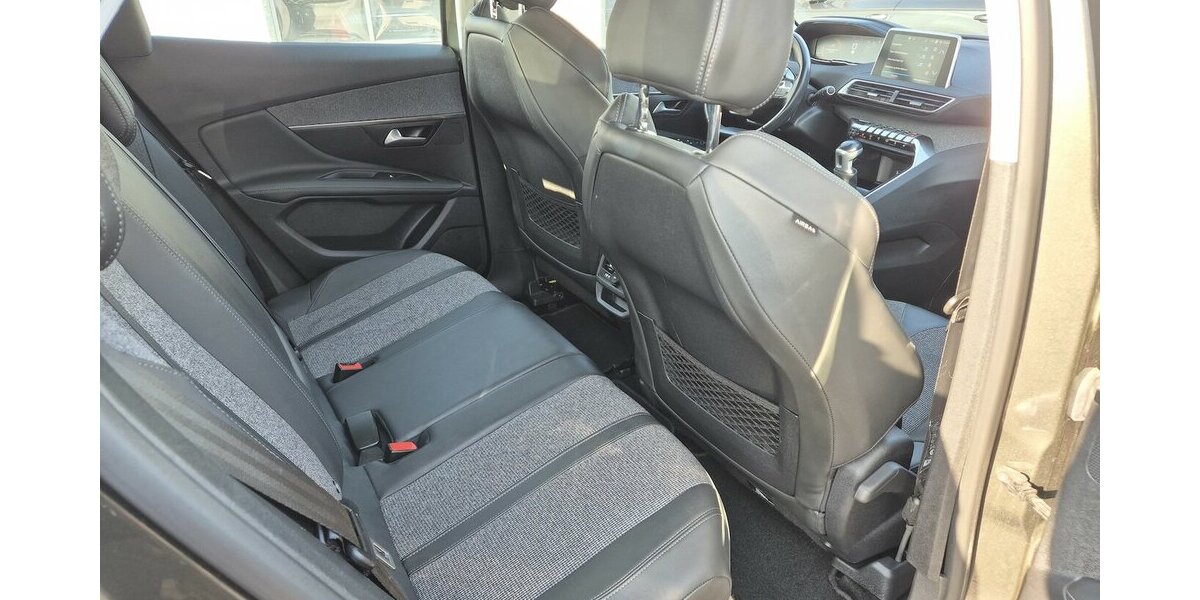 Peugeot 3008 Allure Navigation, Rückfahrkamera, Parktronic 62.052 km 14.890 &euro; Rodgau 63110