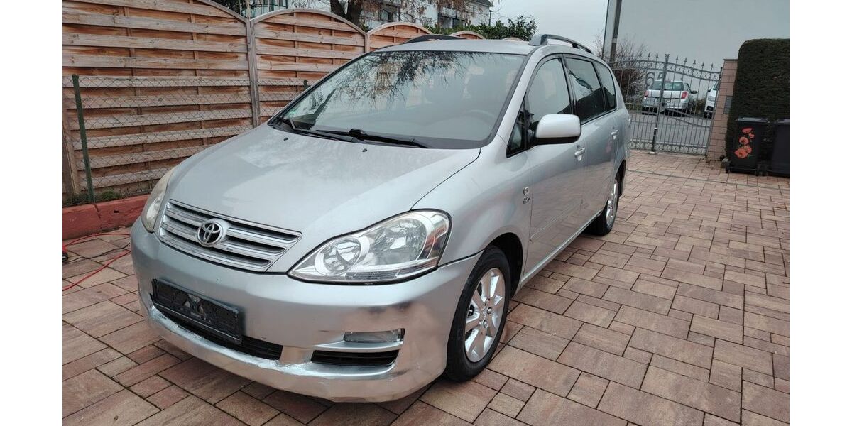 Toyota Avensis Verso 225.000 km 2.700 &euro; Frankfurt am Main 65933