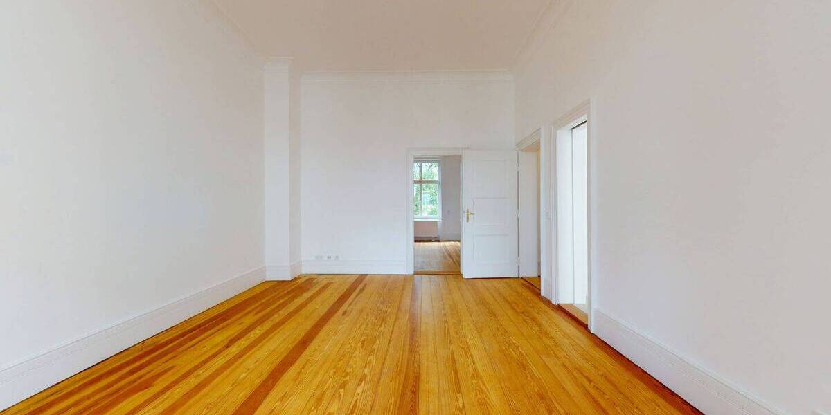 Erstbezug nach Sanierung - Charmante Altbauwohnung mit drei Zimmern, Wintergarten, Balkon und Aufzug 3 zimmer