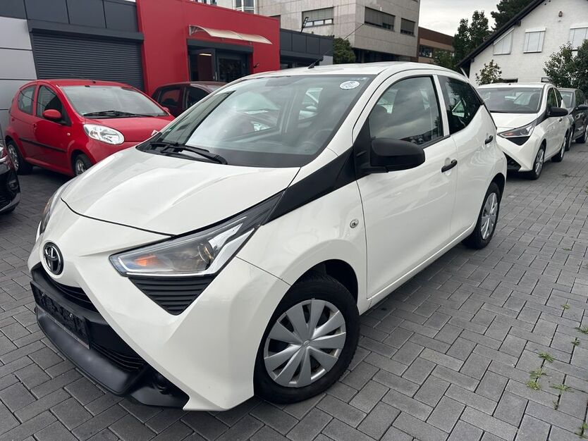 Toyota Aygo (X) 89.184 km 7.999 € FRANKFURT AM MAIN 60488