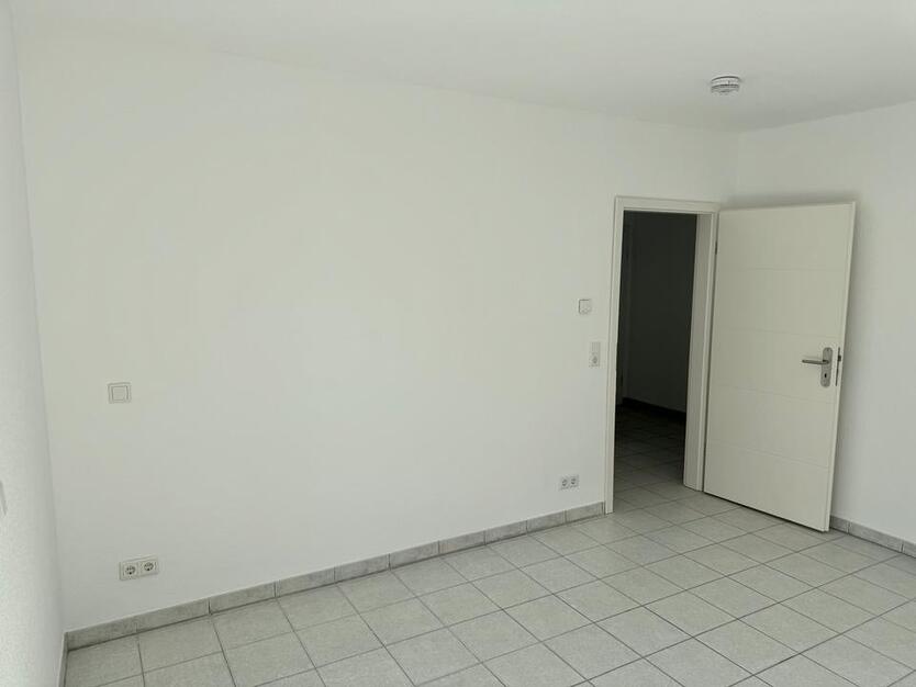 Helle 2-Zimmer-Wohnung mit zwei Balkonen und Tiefgarage