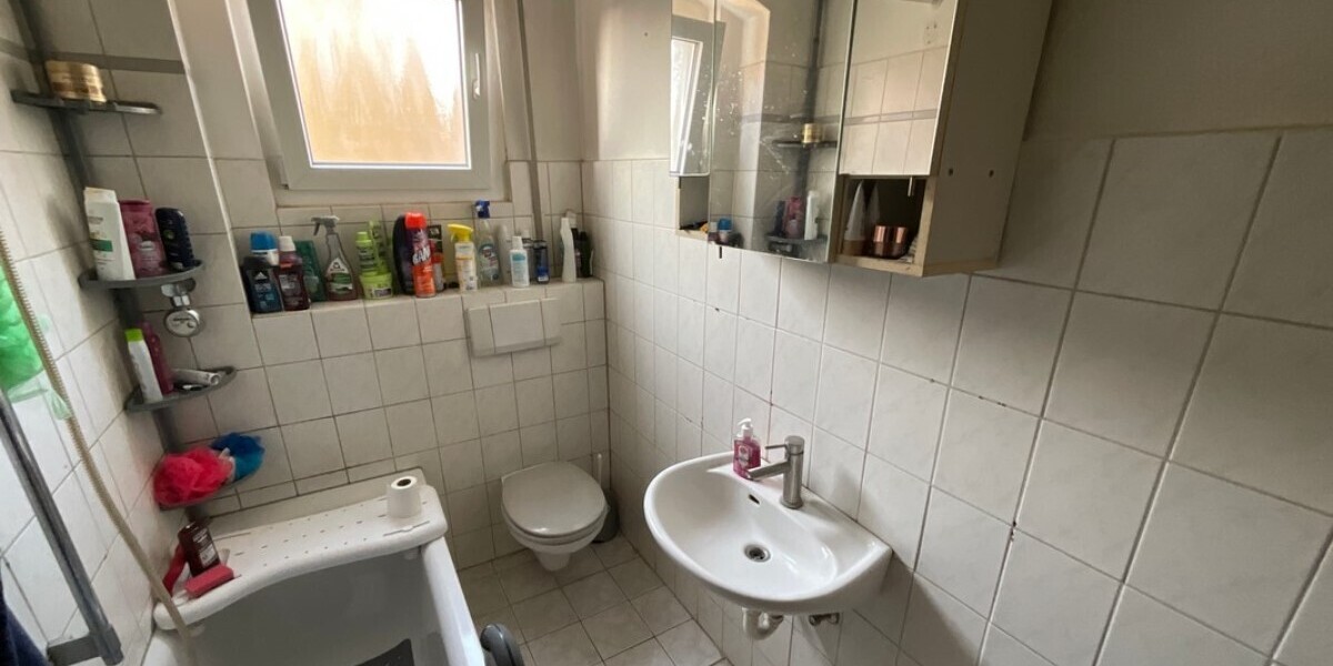 Frankfurt-Zeilsheim: Erbpacht- vermietetes DHH mit 2 Einheiten als Kapitalanlage - Doppelhaushälfte Frankfurt am Main Sindlingen | Angebot:26897691