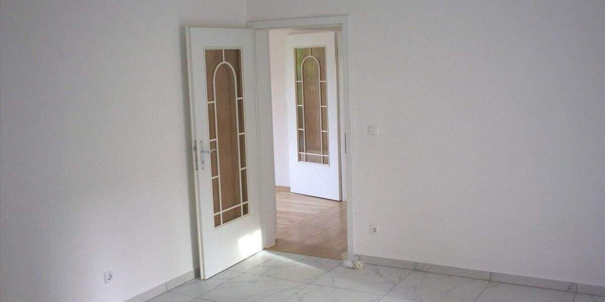 DHH auf 2 Etagen mit Vorgarten und Keller. 4 zimmer