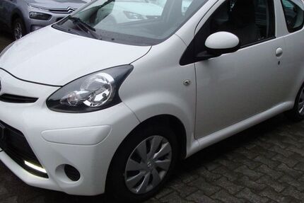 Toyota Aygo (X) 42.100 km 6.799 &euro; Lorsch 64653