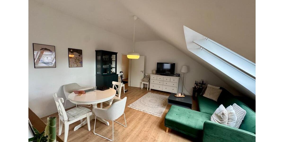 Gemütliche 3-Zi.-DG Whg m. Kamin & Einbauküche in Sachsenhausen 3 zimmer