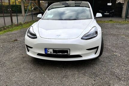 Tesla Model 3 24.000 km 29.400 € Frankfurt am Main 60322