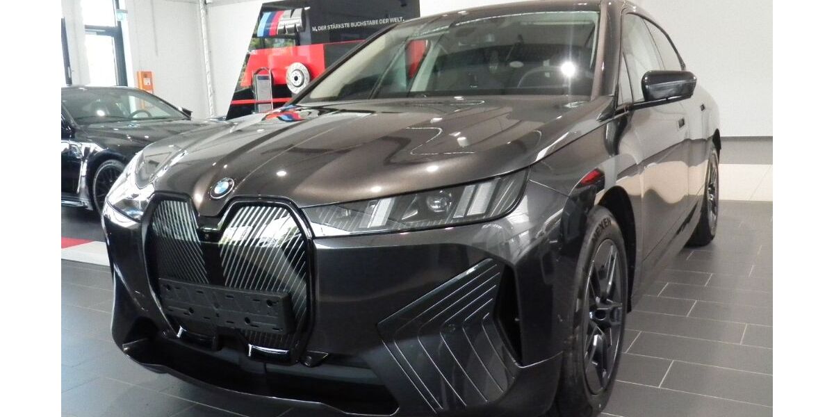 BMW iX 4.140 km 84.499 € Frankfurt am Main 60435
