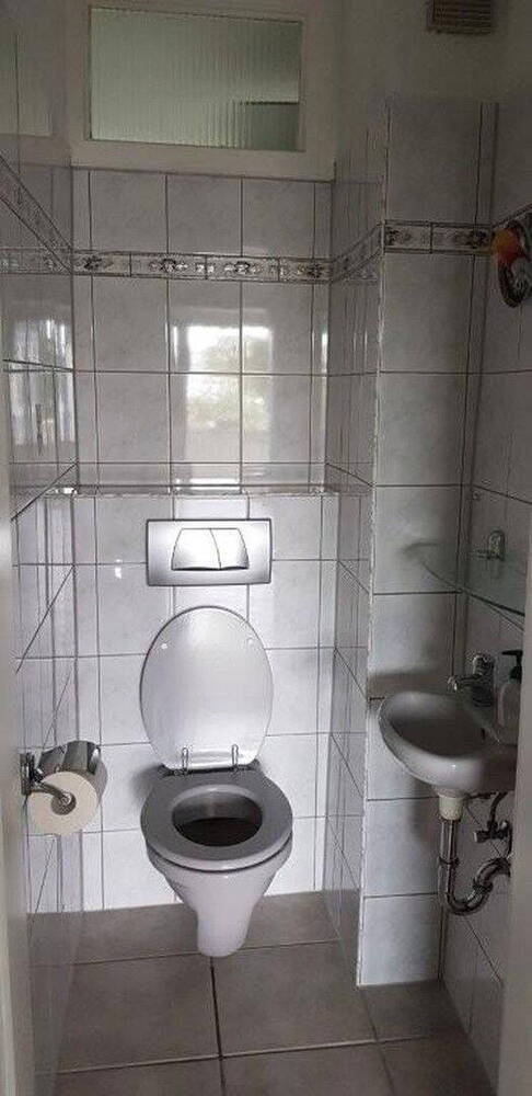 sofort Einzugsbereit, kpl. renovierte 3 Zimmerwohung im 1. OG, ohne Maklerkosten