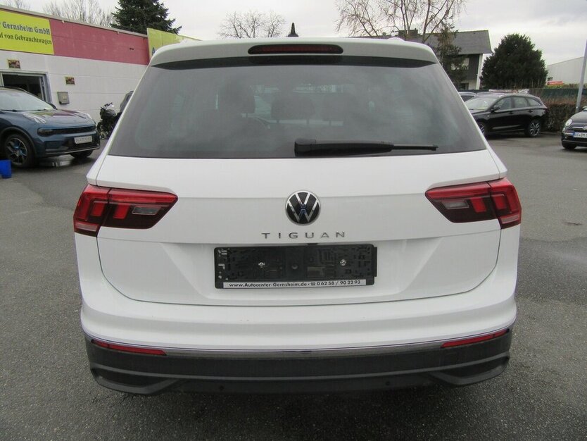 VW Tiguan Active 1.5, NAVI, LED 88.000 km 24.890 € Gernsheim 64579