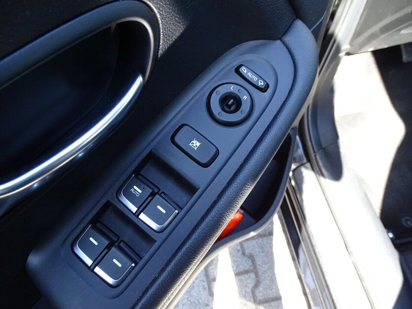 Kia Carens 1,6l Edition 7, Klima, 7-Sitzer, Sitzheizun 46.244 km 14.790 € Rodgau 63110