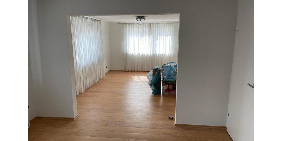 Etagenwohnung Flörsheim am Main - 5 Zimmer, 120 m&sup2;, 1.380&euro; | Angebot:25440023