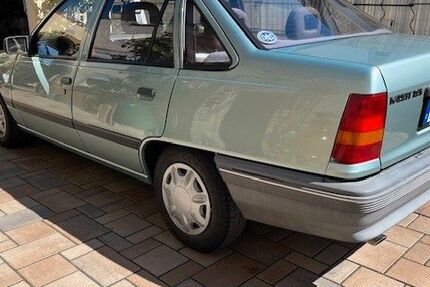 Opel Kadett 81.000 km 4.650 &euro; Egelsbach 63329