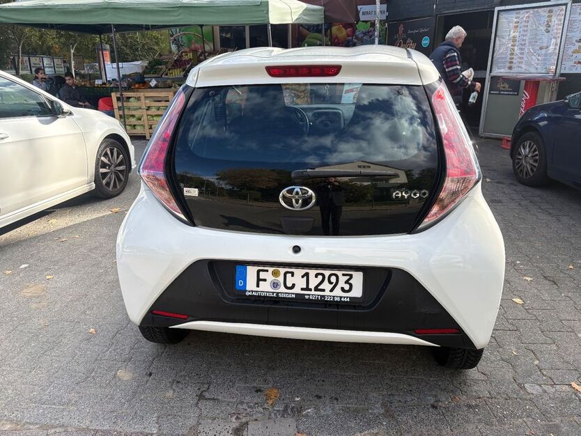 Toyota Aygo (X) 98.000 km 6.399 € Frankfurt 60486