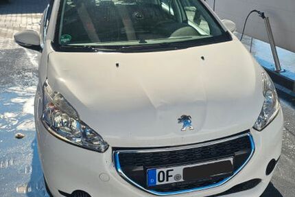 Peugeot 208 97.000 km 4.900 &euro; Neu-Isenburg 63263