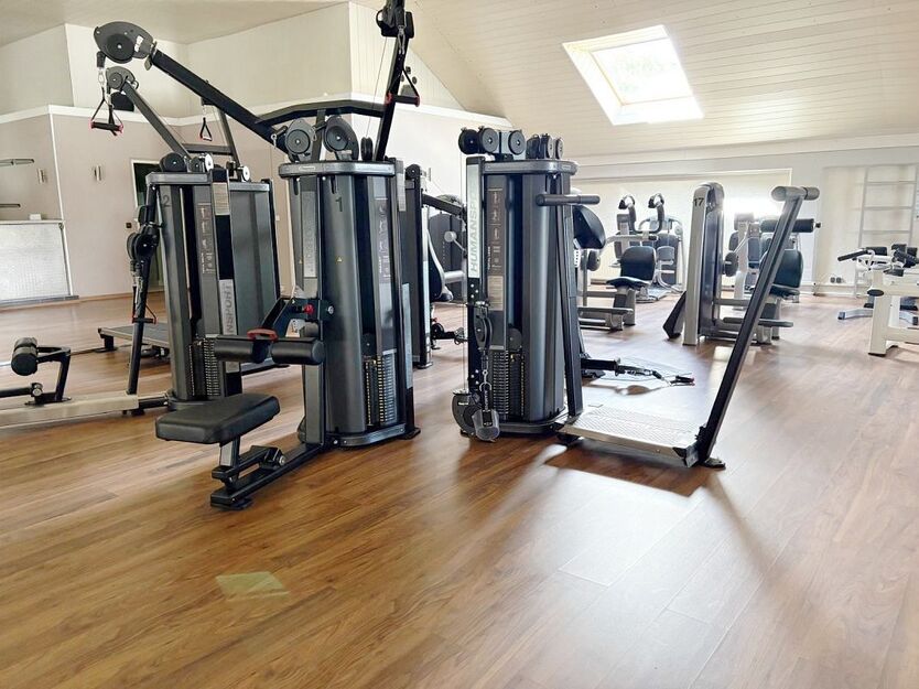 Vielseitig nutzbares Gewerbeanwesen mit großzügigem repräsentativem Wohnhaus zimmer