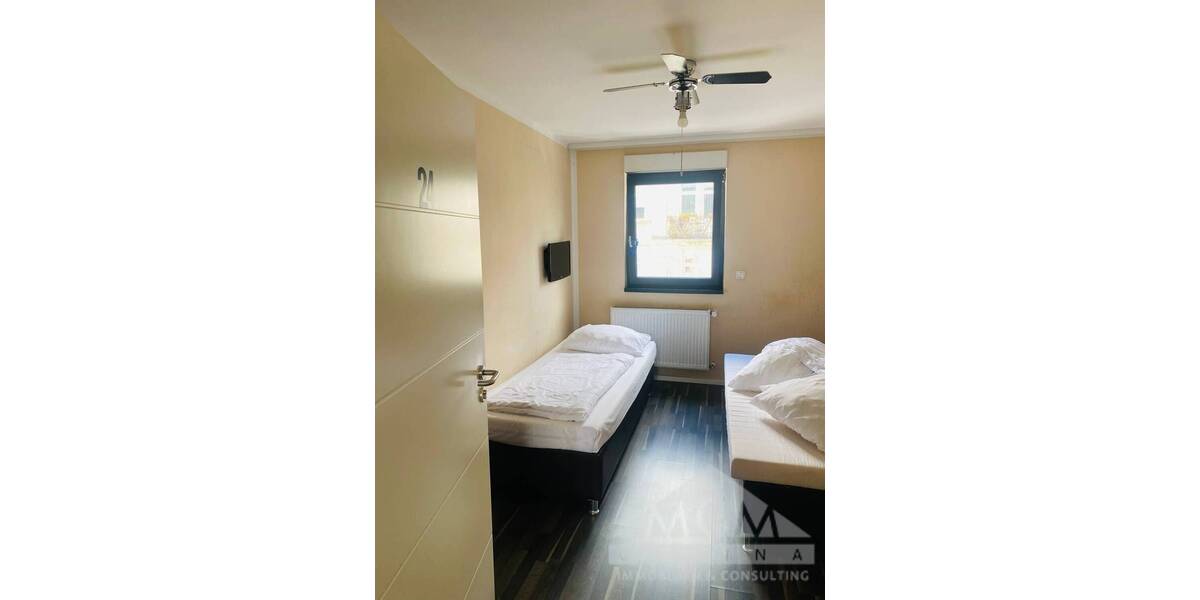 #VERKAUFT# 2015 kernsanierte Beherbergungsimmobilie in Offenbach-Mitte mit 23 Zimmer (40 Betten) und Ausbaureserve. zimmer