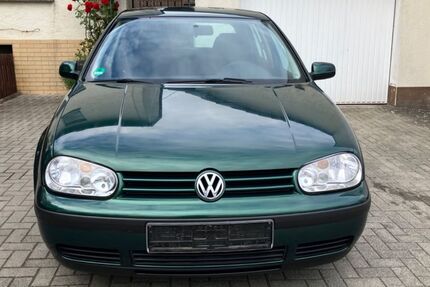VW Golf 211.000 km 1.950 &euro; Flörsheim 65439