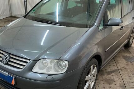 VW Touran 286.000 km 2.900 &euro; FRANKFURT 65933