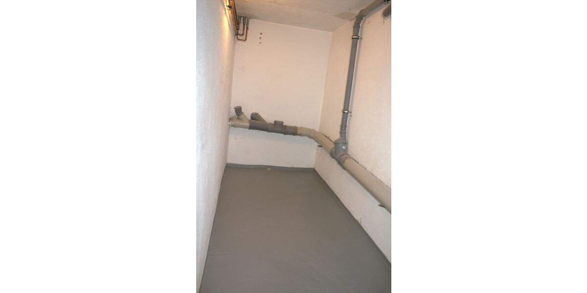 DHH auf 2 Etagen mit Vorgarten und Keller. 4 zimmer