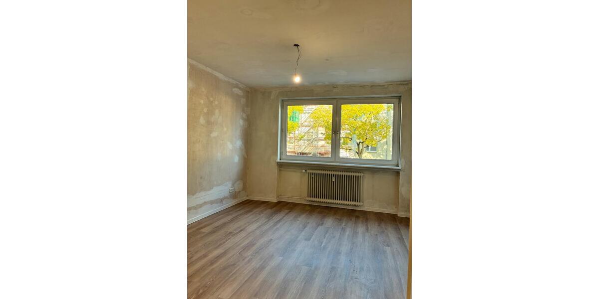MT an CS 1.12 zum 1.1.26**Erste Kaltmiete geschenkt** 3 Zimmer mit Einbauküche und Balkon 3 zimmer