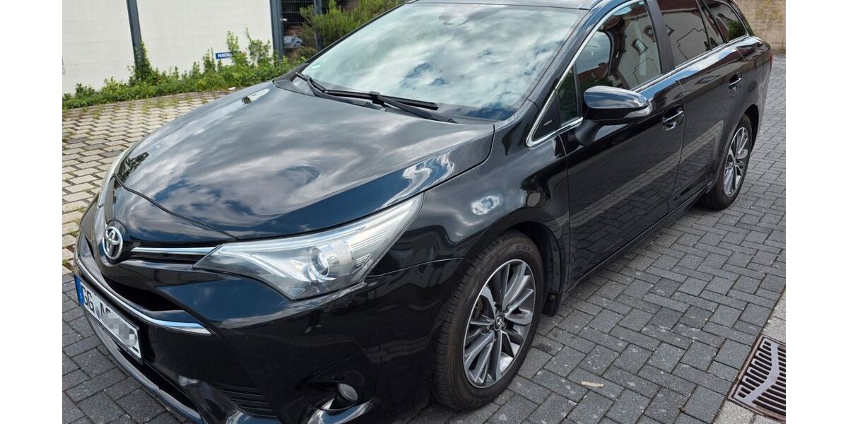 Toyota Avensis 151.130 km 9.200 &euro; Kelsterbach 65451