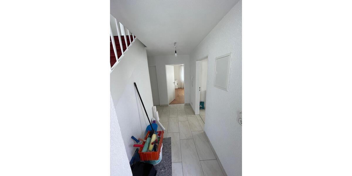 Etagenwohnung Flörsheim am Main - 5 Zimmer, 120 m&sup2;, 1.380&euro; | Angebot:25440023