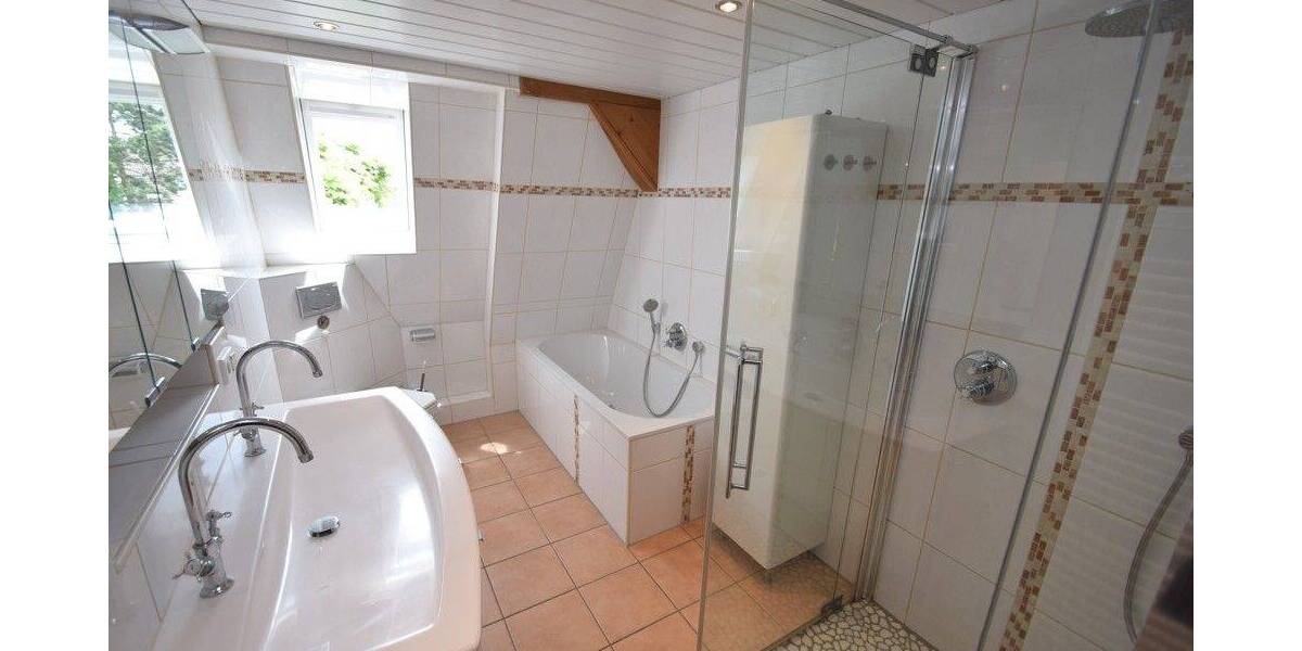 Gemütliche Dachgeschosswohnung in begehrter Lage 2 zimmer