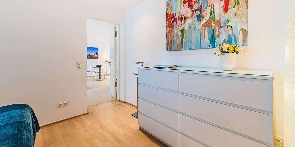 Etagenwohnung Frankfurt am Main Bahnhofsviertel - 2 Zimmer, 65 m&sup2;, 2.340&euro; | Angebot:24593862