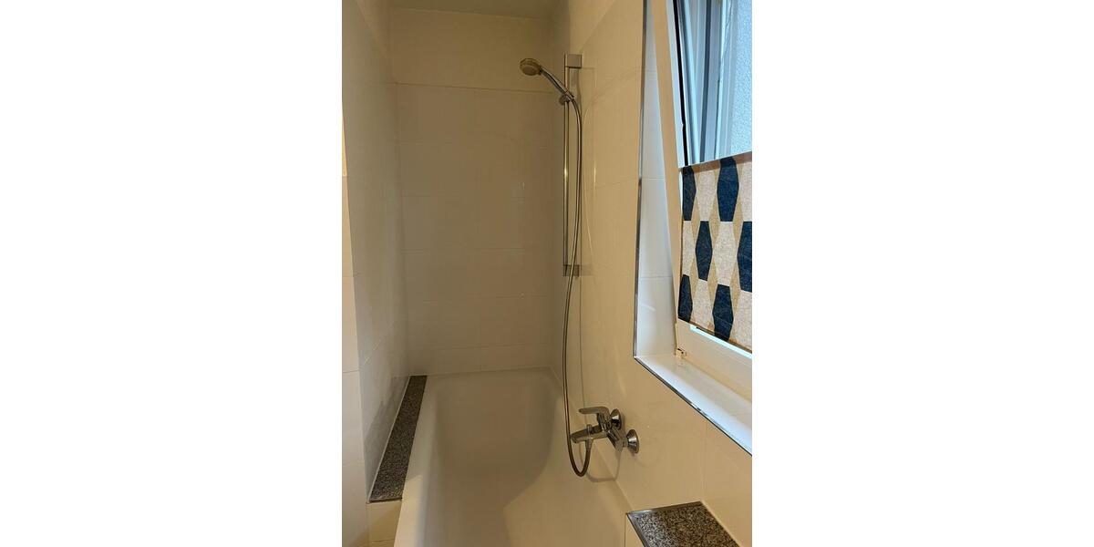 Lichtdurchflutete, renovierte 2-Zimmer Wohnung mit Balkon 2 zimmer