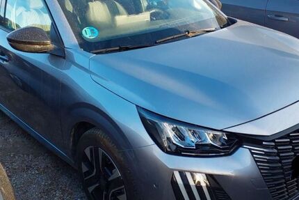 Peugeot 208 15.706 km 19.680 &euro; Rüsselsheim 65428