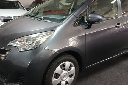 Toyota Verso-S 72.318 km 10.890 &euro; Rüsselsheim 65428