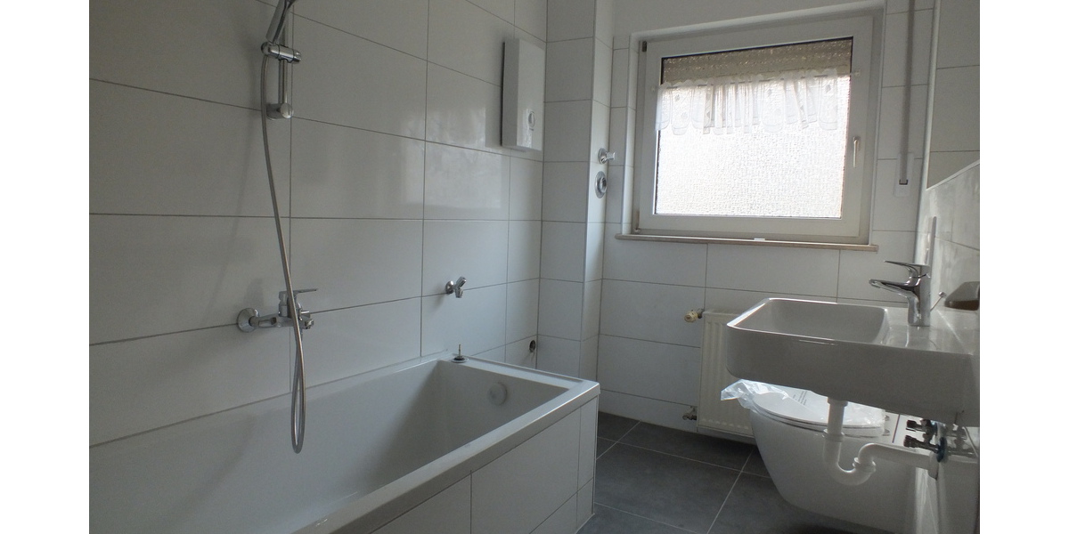 Frisch renovierte 3 Zimmer Wohnung mit ca. 75m² Wohnfläche mit Balkon und Garage - Appartement Nauheim | Angebot:26101851