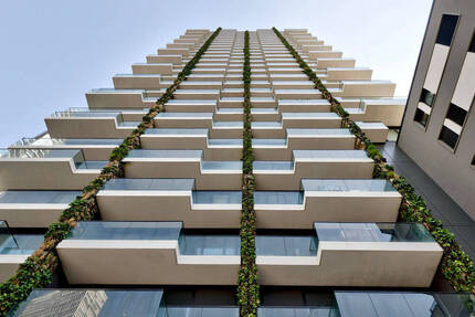 Skylineblick inklusive: 2-Zimmer-Wohnung mit Gym, Dachterrasse & Concierge-Service
