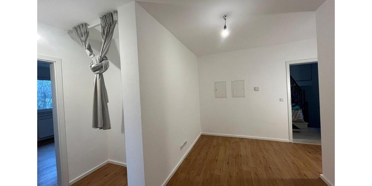 Lichtdurchflutete, renovierte 2-Zimmer Wohnung mit Balkon 2 zimmer