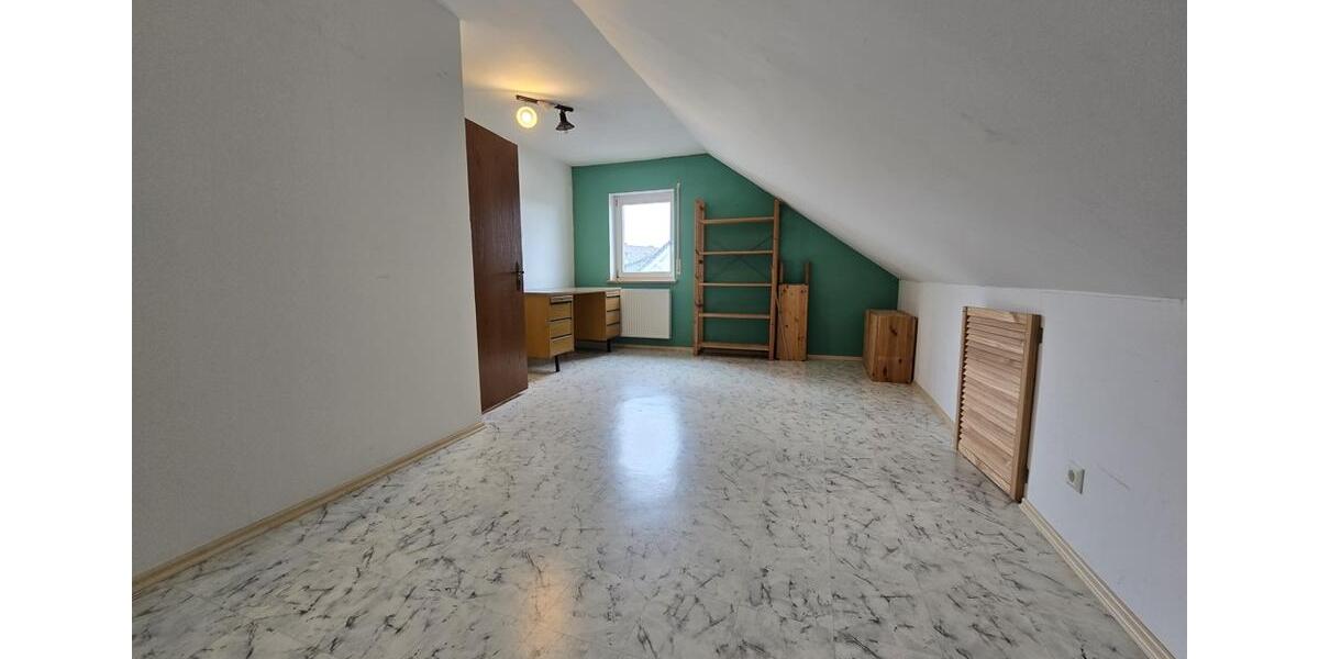 Maisonettenwohnung Raunheim - 5 Zimmer, 159 m&sup2;, 1.800&euro; | Angebot:26060130