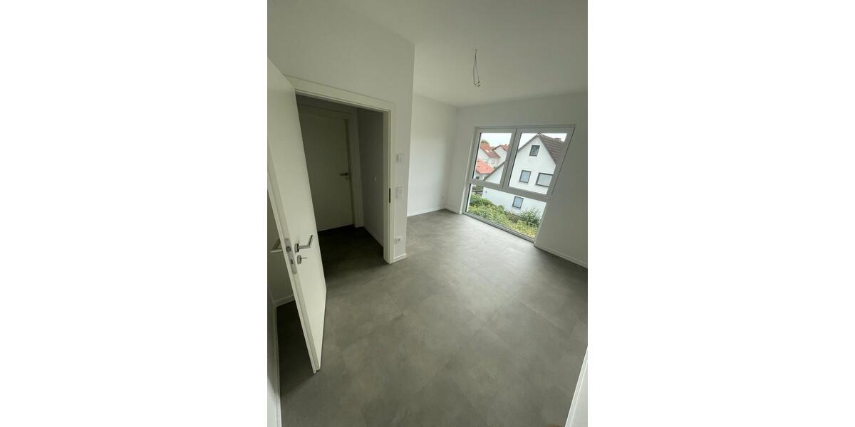 Doppelhaushälfte Rüsselsheim am Main - 6 Zimmer, 174 m&sup2;, 2.500&euro; | Angebot:24862391