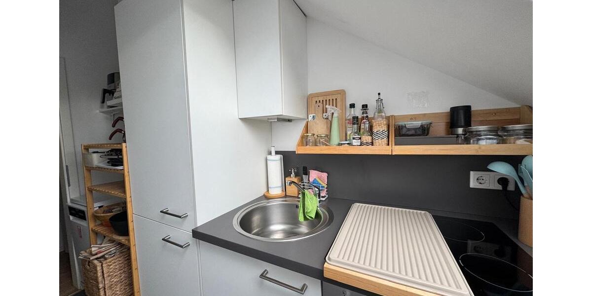 Gemütliche 3-Zi.-DG Whg m. Kamin & Einbauküche in Sachsenhausen 3 zimmer