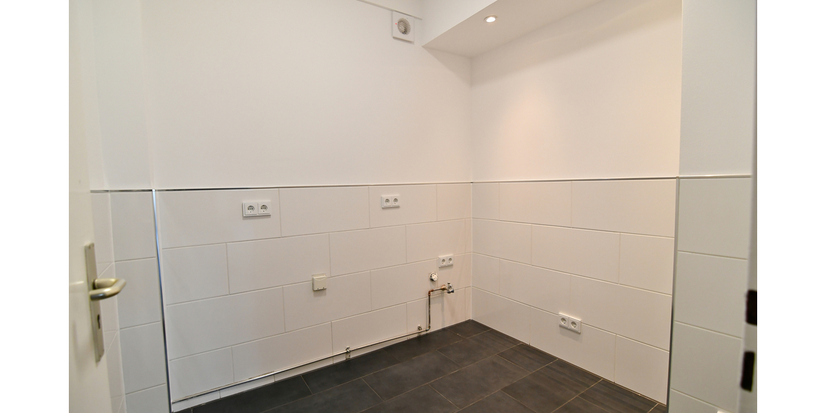 Ein bis drei Räume, Empfang, WC + Teeküche... frisch renoviert extra für Sie! - Gewerbeobjekt Frankfurt Gutleutviertel | Angebot:24146917