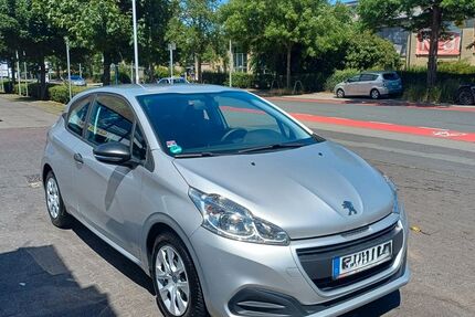 Peugeot 208 89.700 km 5.900 &euro; Frankfurt am Main 60327