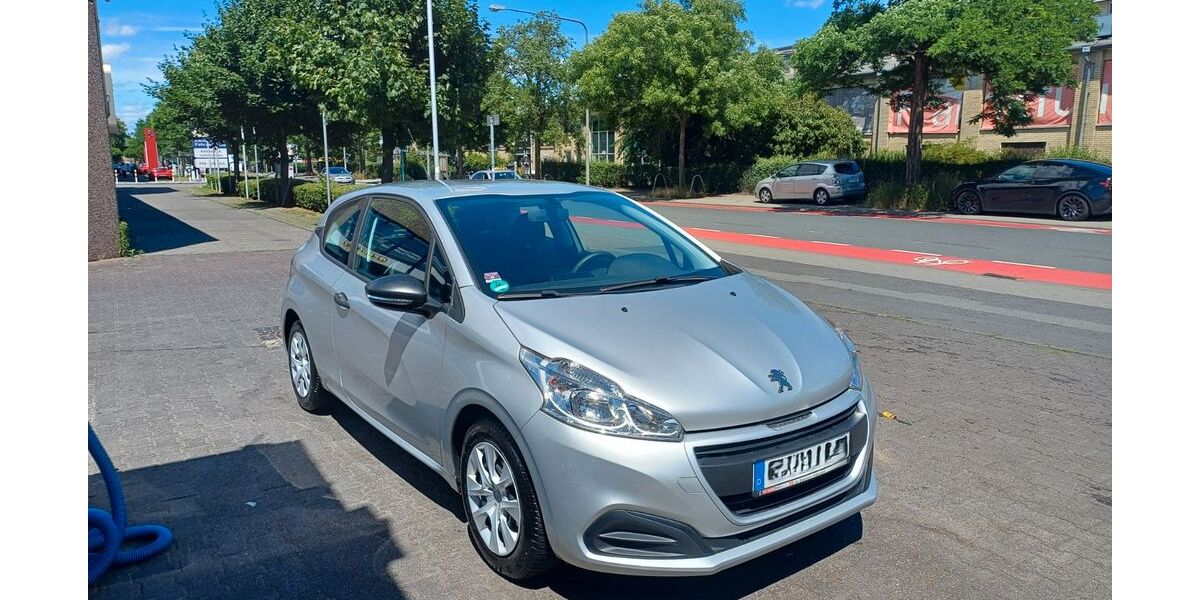 Peugeot 208 89.700 km 5.900 &euro; Frankfurt am Main 60327