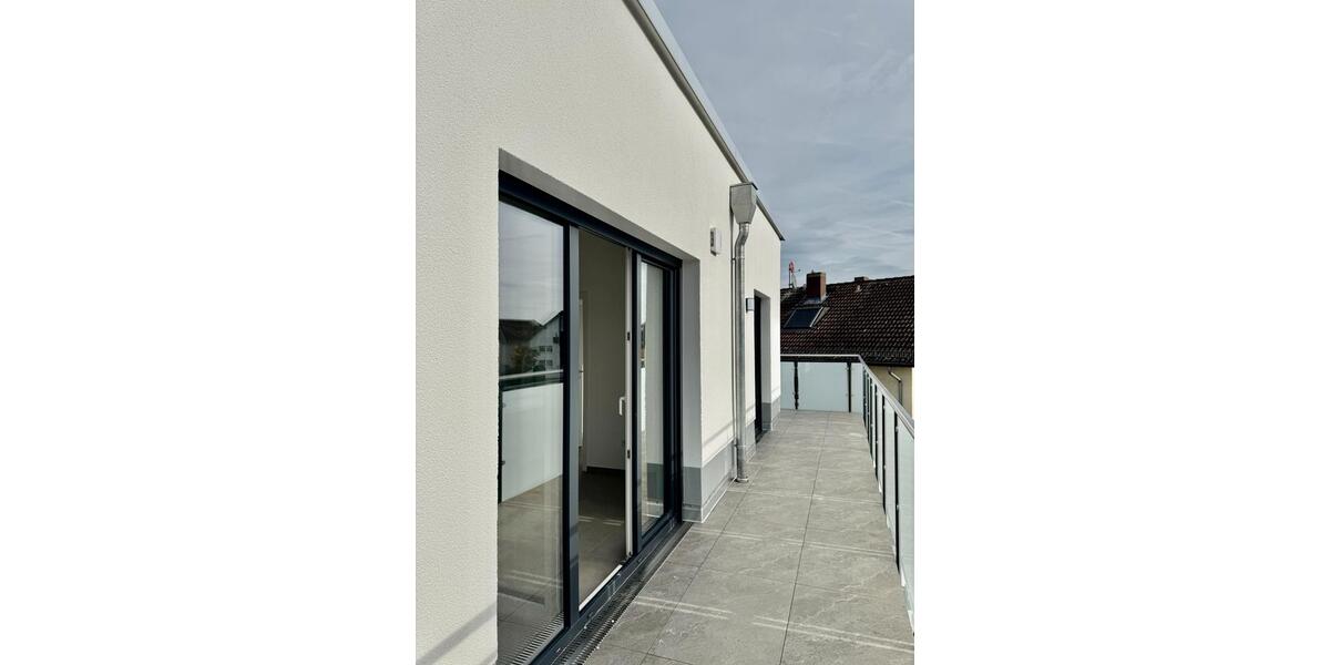 Helle 2,5-Zimmer-Penthouse-Wohnung mit hochwertiger Einbauküche und Aufzug 2.5 zimmer