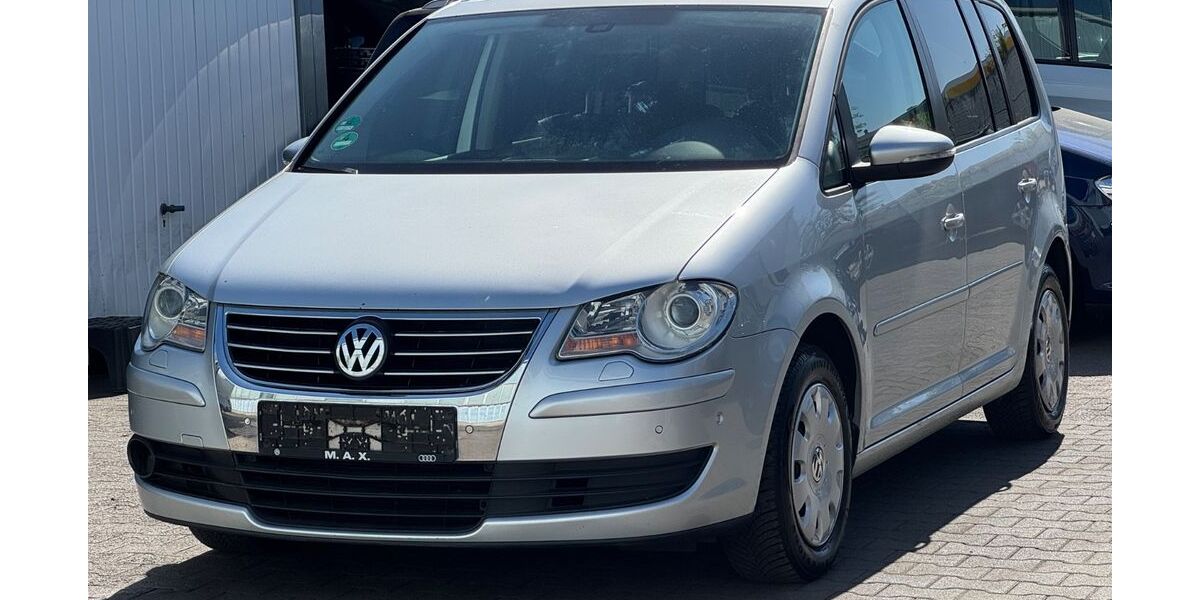 VW Touran 157.974 km 4.999 &euro; Offenbach am Main 63075
