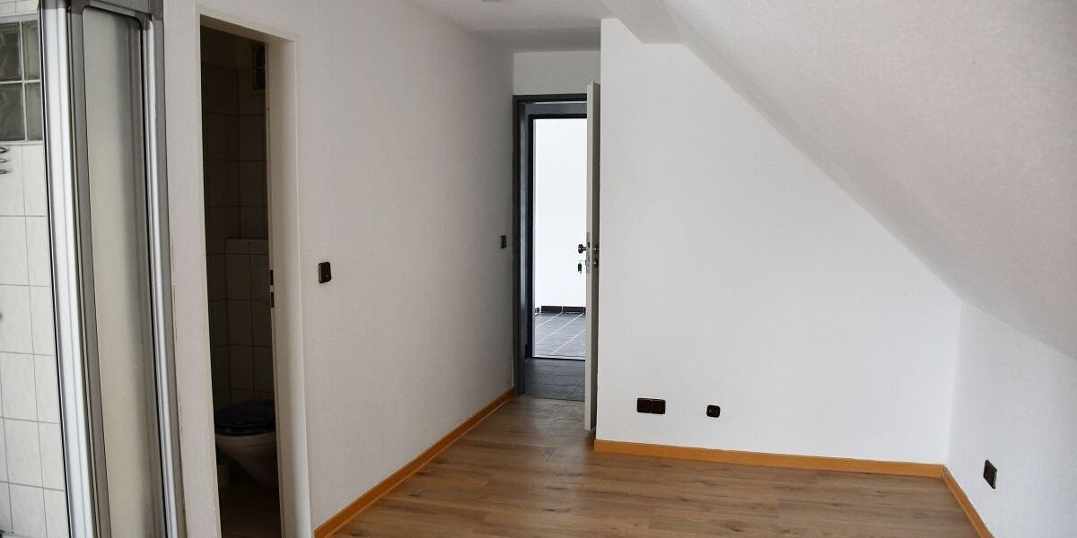 Großzügiges Anwesen mit vielseitigen Nutzungsmöglichkeiten im Herzen von Erzhausen zimmer