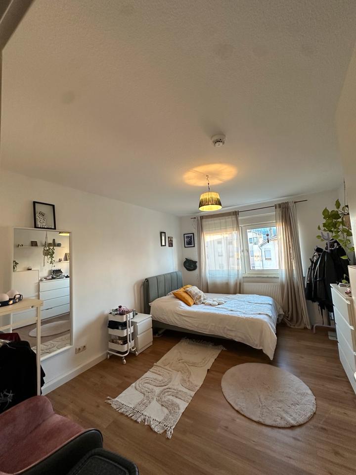 NUR **6 Monatige Zwischenmiete**Möblierte 2 Zimmer EBK & Balkon zimmer