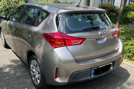 Toyota Auris 125.000 km 7.900 &euro; Bickenbach 64404
