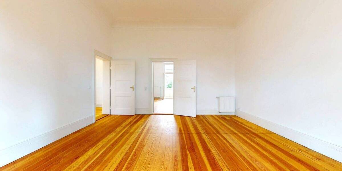 Erstbezug nach Sanierung - Charmante Altbauwohnung mit drei Zimmern, Wintergarten, Balkon und Aufzug 3 zimmer