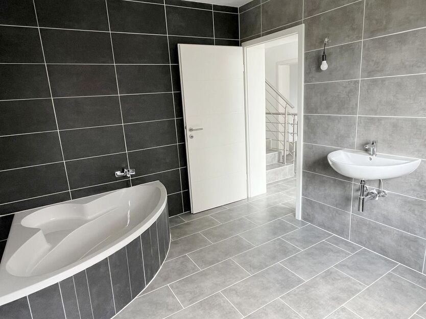 Vielseitig nutzbares Gewerbeanwesen mit großzügigem repräsentativem Wohnhaus zimmer