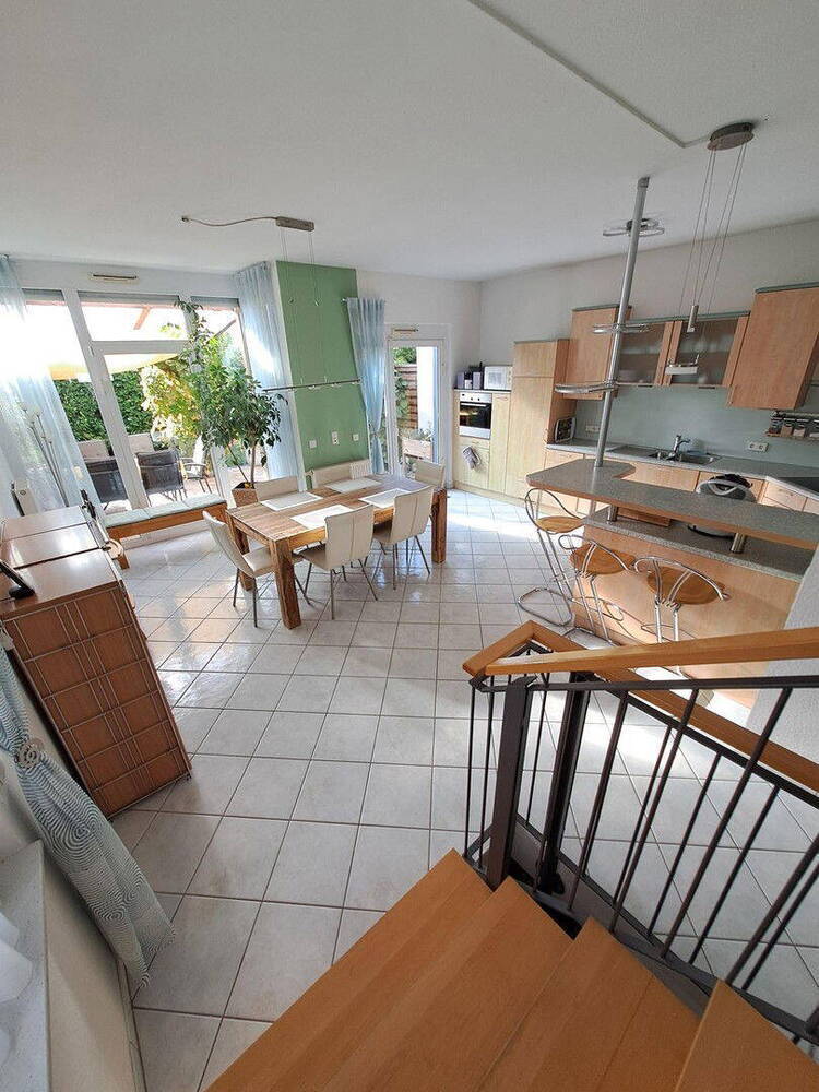 Großzügiges Familien - Reihenendhaus mit Loggia in Eschersheim